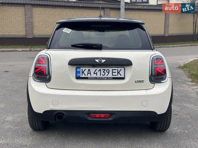 Білий Міні Cooper, об'ємом двигуна 1.3 л та пробігом 122 тис. км за 5900 $, фото 3 на Automoto.ua