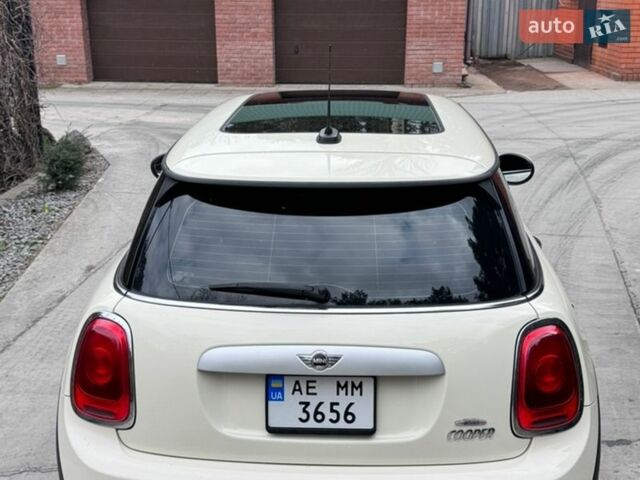 Білий Міні Cooper, об'ємом двигуна 1.5 л та пробігом 135 тис. км за 13500 $, фото 5 на Automoto.ua