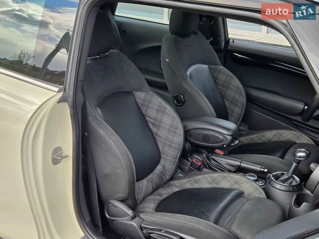 Білий Міні Cooper, об'ємом двигуна 2 л та пробігом 156 тис. км за 9999 $, фото 15 на Automoto.ua