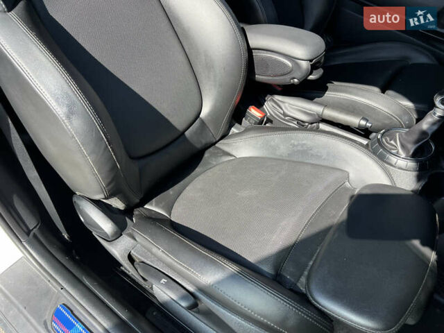 Белый Мини Купер, объемом двигателя 2 л и пробегом 133 тыс. км за 13333 $, фото 35 на Automoto.ua