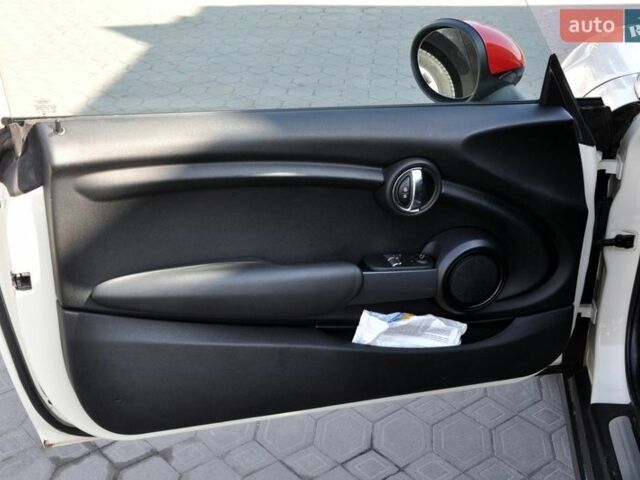 Белый Мини Купер, объемом двигателя 1.5 л и пробегом 158 тыс. км за 10600 $, фото 13 на Automoto.ua