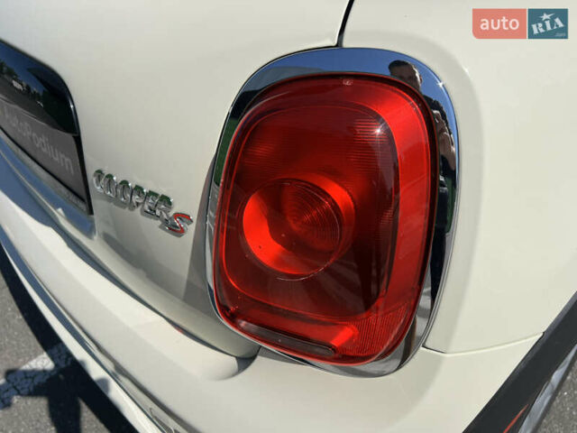 Белый Мини Купер, объемом двигателя 2 л и пробегом 133 тыс. км за 13333 $, фото 13 на Automoto.ua