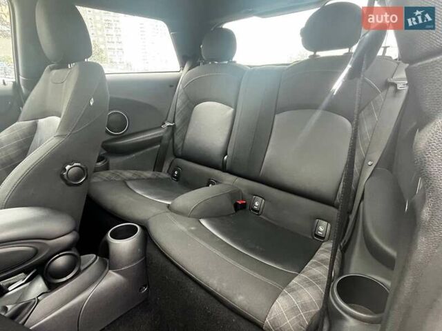 Білий Міні Cooper, об'ємом двигуна 2 л та пробігом 154 тис. км за 15690 $, фото 12 на Automoto.ua