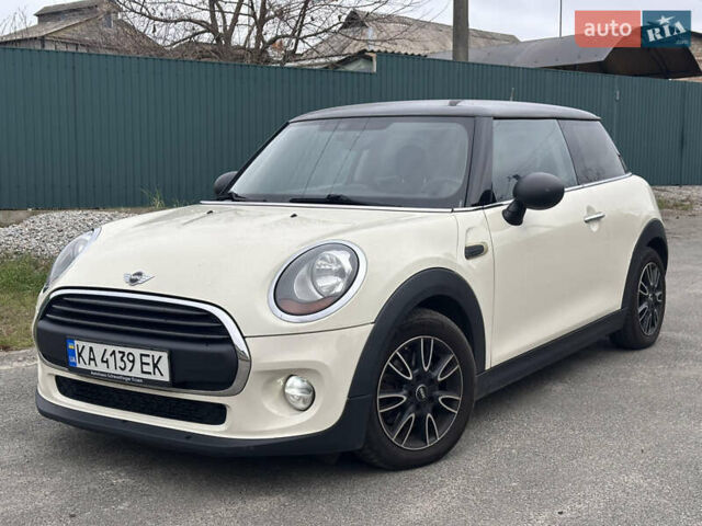 Білий Міні Cooper, об'ємом двигуна 1.3 л та пробігом 122 тис. км за 5900 $, фото 1 на Automoto.ua