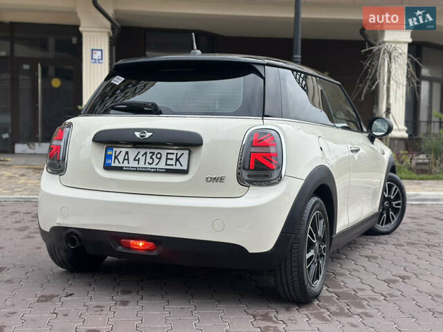 Білий Міні Cooper, об'ємом двигуна 1.3 л та пробігом 122 тис. км за 5999 $, фото 10 на Automoto.ua