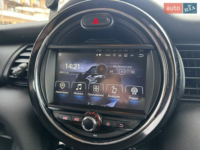 Білий Міні Cooper, об'ємом двигуна 1.3 л та пробігом 122 тис. км за 5999 $, фото 26 на Automoto.ua