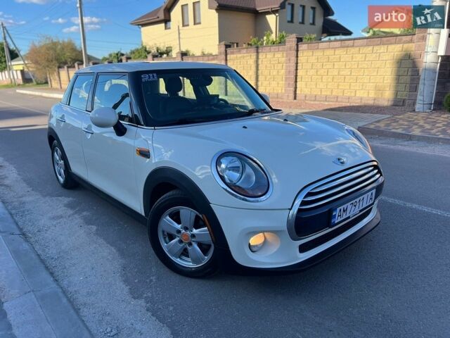 Білий Міні Cooper, об'ємом двигуна 1.5 л та пробігом 204 тис. км за 9999 $, фото 4 на Automoto.ua
