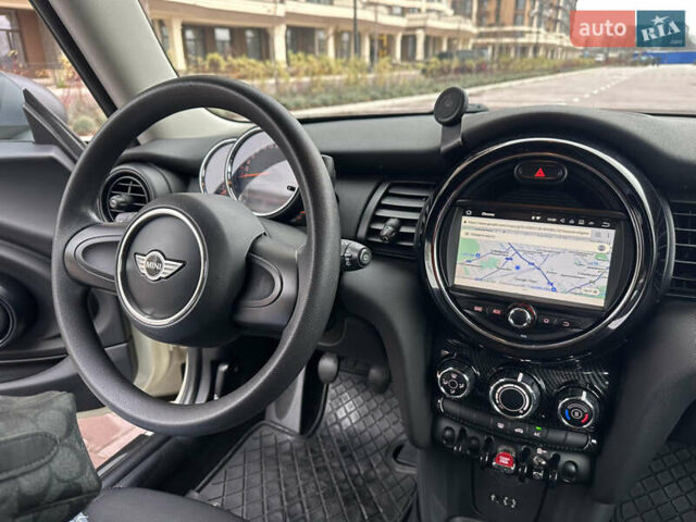 Білий Міні Cooper, об'ємом двигуна 1.3 л та пробігом 122 тис. км за 5999 $, фото 23 на Automoto.ua