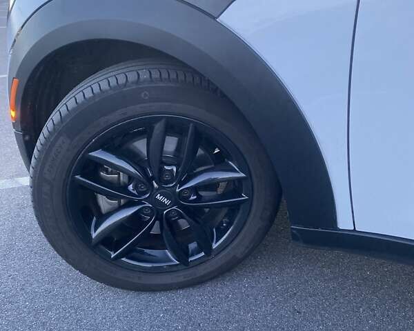 Білий Міні Cooper, об'ємом двигуна 1.6 л та пробігом 159 тис. км за 12500 $, фото 23 на Automoto.ua