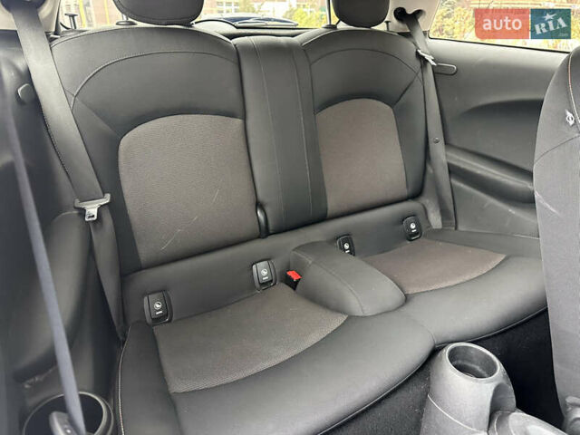 Білий Міні Cooper, об'ємом двигуна 1.3 л та пробігом 122 тис. км за 5999 $, фото 41 на Automoto.ua