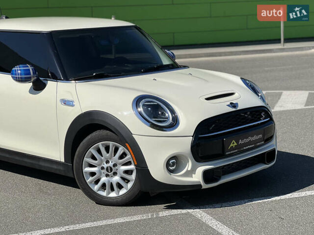 Білий Міні Cooper, об'ємом двигуна 2 л та пробігом 133 тис. км за 13333 $, фото 10 на Automoto.ua