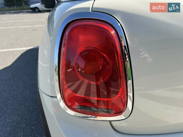 Белый Мини Купер, объемом двигателя 2 л и пробегом 133 тыс. км за 13333 $, фото 14 на Automoto.ua