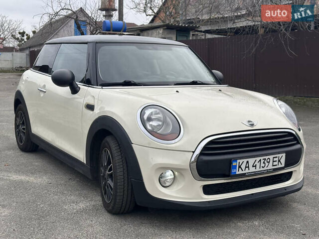 Білий Міні Cooper, об'ємом двигуна 1.3 л та пробігом 122 тис. км за 5900 $, фото 7 на Automoto.ua
