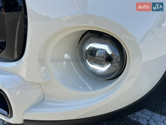 Белый Мини Купер, объемом двигателя 2 л и пробегом 133 тыс. км за 13333 $, фото 16 на Automoto.ua