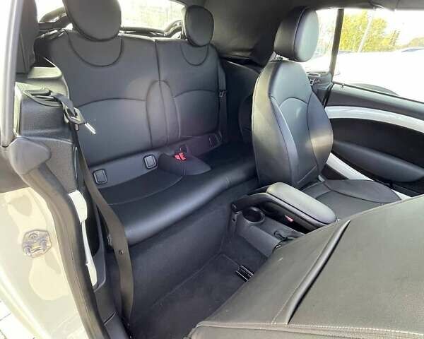 Мини Купер 2015 в Львове на Automoto.ua Белый Мини Купер, объемом двигателя 1.6 л и пробегом 25 тыс. км за 12300 $, фото 20 на Automoto.ua