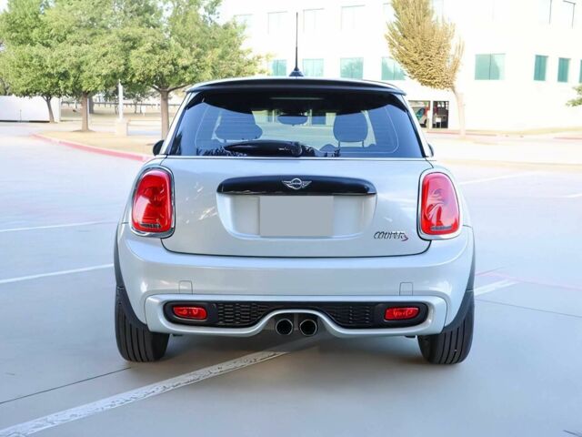 Белый Мини Купер, объемом двигателя 2 л и пробегом 72 тыс. км за 6200 $, фото 5 на Automoto.ua