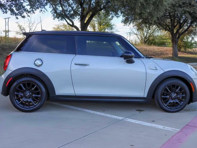 Белый Мини Купер, объемом двигателя 2 л и пробегом 72 тыс. км за 6200 $, фото 7 на Automoto.ua