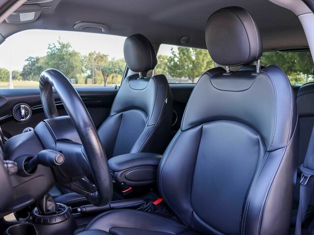 Белый Мини Купер, объемом двигателя 2 л и пробегом 72 тыс. км за 6200 $, фото 8 на Automoto.ua