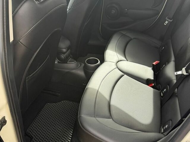Білий Міні Cooper, об'ємом двигуна 2 л та пробігом 129 тис. км за 14000 $, фото 15 на Automoto.ua