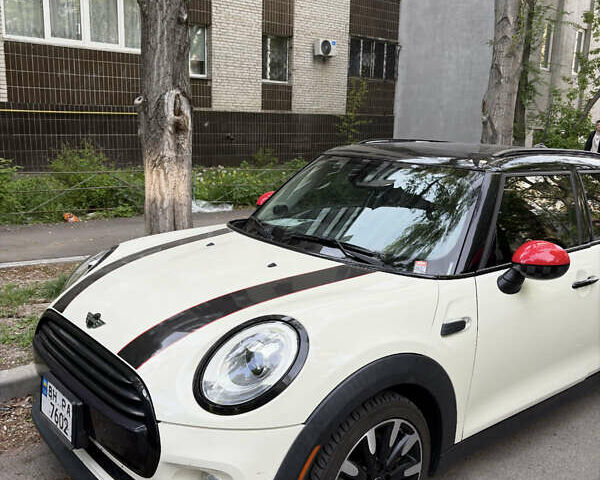 Білий Міні Cooper, об'ємом двигуна 1.5 л та пробігом 98 тис. км за 14000 $, фото 1 на Automoto.ua