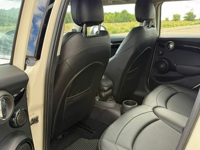 Білий Міні Cooper, об'ємом двигуна 2 л та пробігом 129 тис. км за 14000 $, фото 12 на Automoto.ua