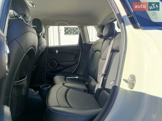 Белый Мини Купер, объемом двигателя 2 л и пробегом 110 тыс. км за 14500 $, фото 15 на Automoto.ua