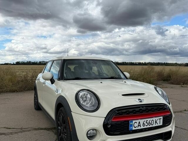 Білий Міні Cooper, об'ємом двигуна 2 л та пробігом 129 тис. км за 14000 $, фото 2 на Automoto.ua