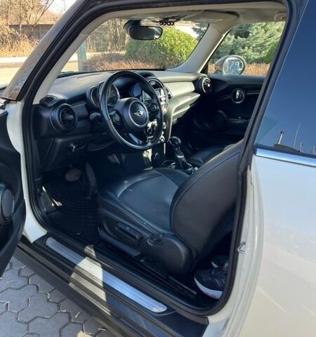 Білий Міні Cooper, об'ємом двигуна 1.5 л та пробігом 158 тис. км за 9800 $, фото 8 на Automoto.ua