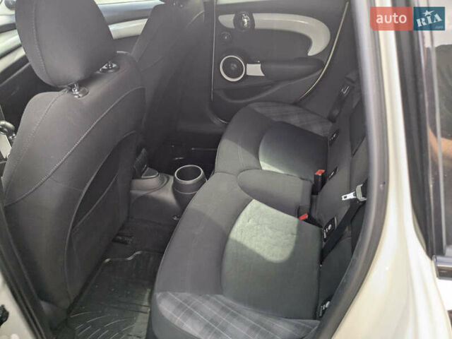 Білий Міні Cooper, об'ємом двигуна 1.5 л та пробігом 98 тис. км за 14000 $, фото 22 на Automoto.ua