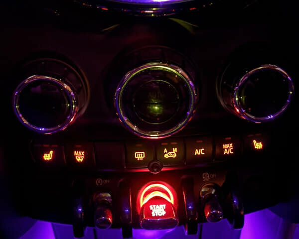 Білий Міні Cooper, об'ємом двигуна 1.5 л та пробігом 98 тис. км за 14000 $, фото 11 на Automoto.ua