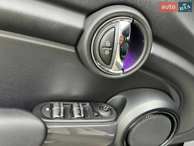 Білий Міні Cooper, об'ємом двигуна 1.5 л та пробігом 85 тис. км за 11600 $, фото 11 на Automoto.ua