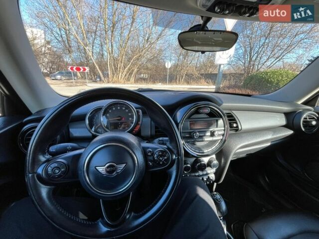 Білий Міні Cooper, об'ємом двигуна 1.5 л та пробігом 158 тис. км за 9800 $, фото 12 на Automoto.ua