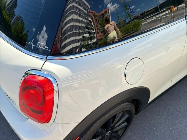 Білий Міні Cooper, об'ємом двигуна 1.5 л та пробігом 165 тис. км за 9990 $, фото 2 на Automoto.ua