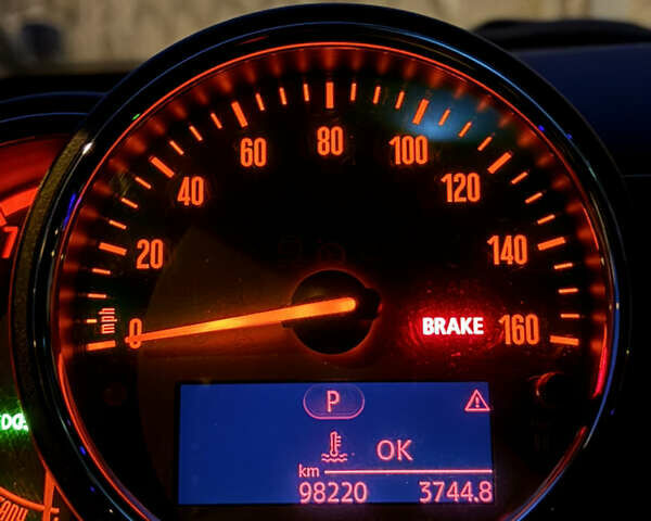 Білий Міні Cooper, об'ємом двигуна 1.5 л та пробігом 98 тис. км за 14000 $, фото 13 на Automoto.ua