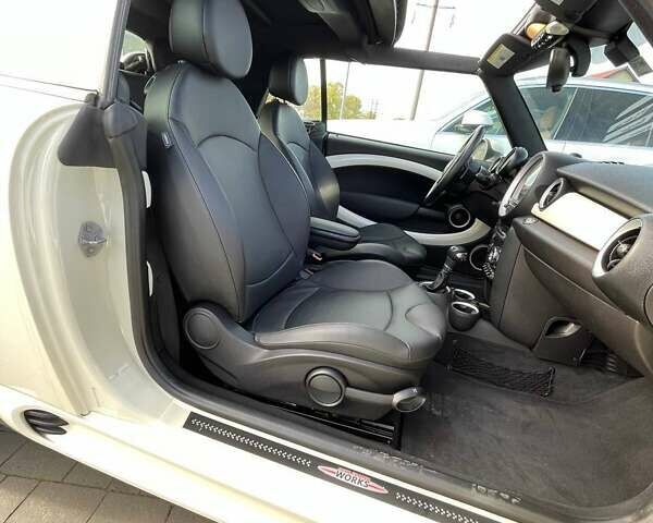 Мини Купер 2015 в Львове на Automoto.ua Белый Мини Купер, объемом двигателя 1.6 л и пробегом 25 тыс. км за 12300 $, фото 19 на Automoto.ua