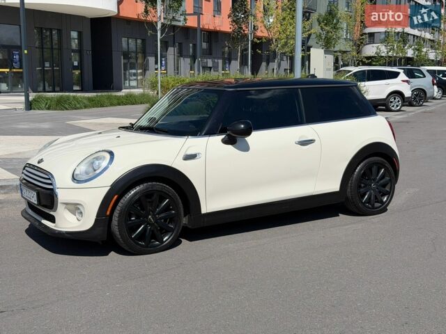 Білий Міні Cooper, об'ємом двигуна 1.5 л та пробігом 165 тис. км за 9990 $, фото 1 на Automoto.ua