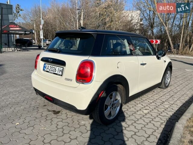 Білий Міні Cooper, об'ємом двигуна 1.5 л та пробігом 158 тис. км за 9800 $, фото 5 на Automoto.ua