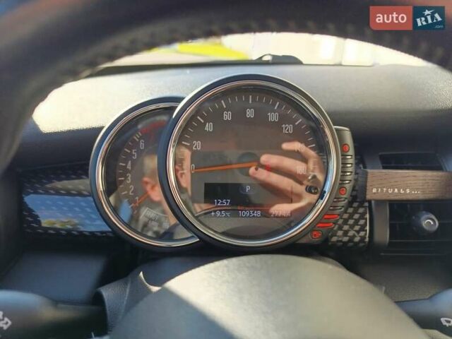 Белый Мини Купер, объемом двигателя 2 л и пробегом 110 тыс. км за 14500 $, фото 21 на Automoto.ua