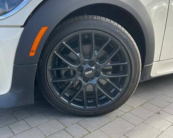 Мини Купер 2015 в Львове на Automoto.ua Белый Мини Купер, объемом двигателя 1.6 л и пробегом 25 тыс. км за 12300 $, фото 5 на Automoto.ua