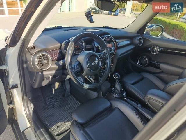 Белый Мини Купер, объемом двигателя 2 л и пробегом 110 тыс. км за 14500 $, фото 11 на Automoto.ua