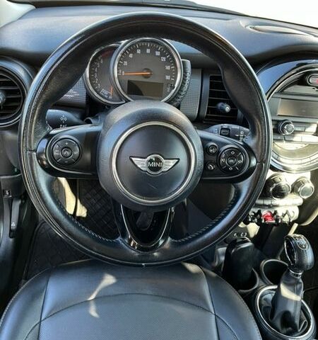 Білий Міні Cooper, об'ємом двигуна 1.5 л та пробігом 158 тис. км за 9800 $, фото 10 на Automoto.ua