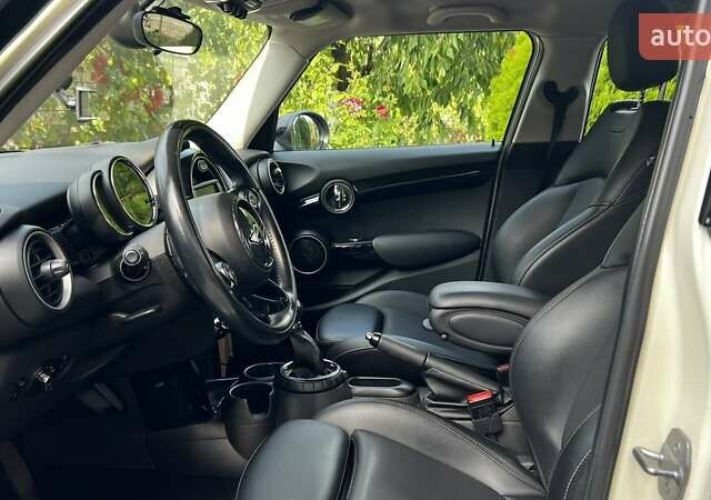 Білий Міні Cooper, об'ємом двигуна 2 л та пробігом 109 тис. км за 15000 $, фото 6 на Automoto.ua