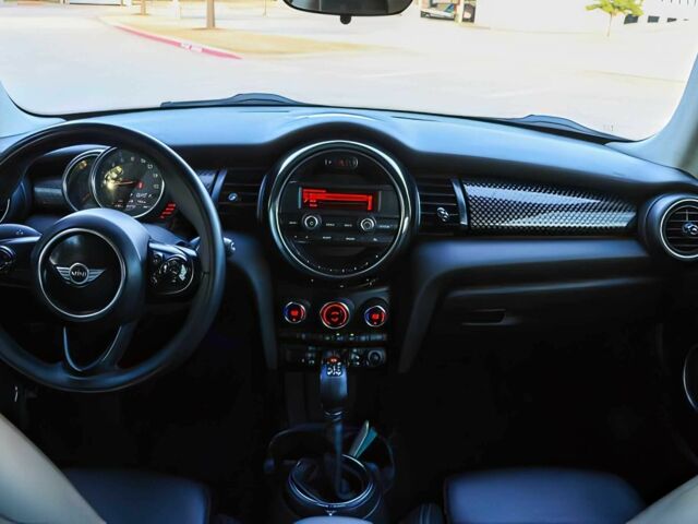 Белый Мини Купер, объемом двигателя 2 л и пробегом 72 тыс. км за 6200 $, фото 9 на Automoto.ua