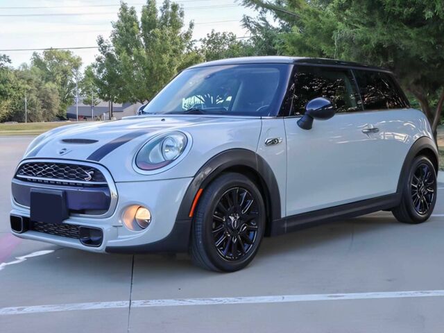 Белый Мини Купер, объемом двигателя 2 л и пробегом 72 тыс. км за 6200 $, фото 2 на Automoto.ua