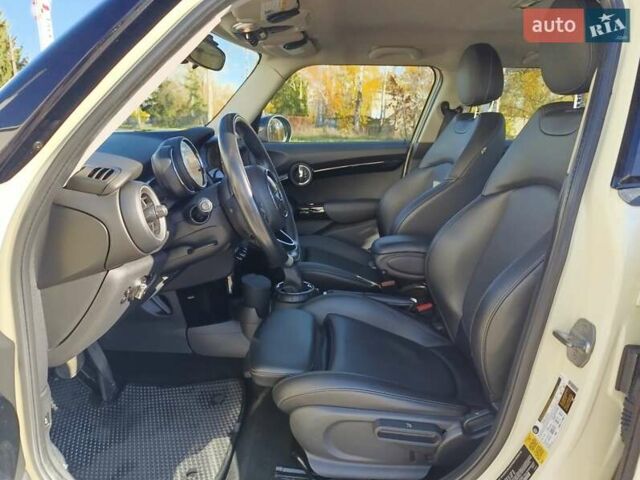 Белый Мини Купер, объемом двигателя 2 л и пробегом 110 тыс. км за 14500 $, фото 18 на Automoto.ua