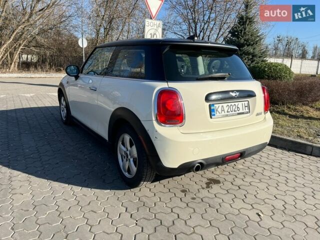 Білий Міні Cooper, об'ємом двигуна 1.5 л та пробігом 158 тис. км за 9800 $, фото 3 на Automoto.ua