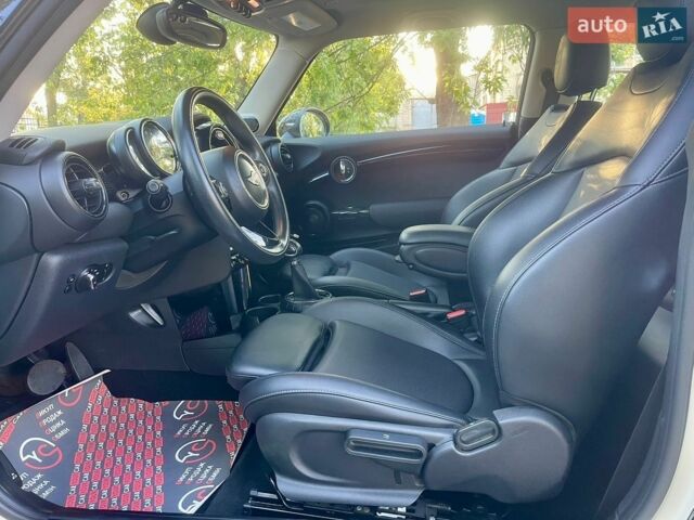Білий Міні Cooper, об'ємом двигуна 2 л та пробігом 102 тис. км за 11999 $, фото 20 на Automoto.ua