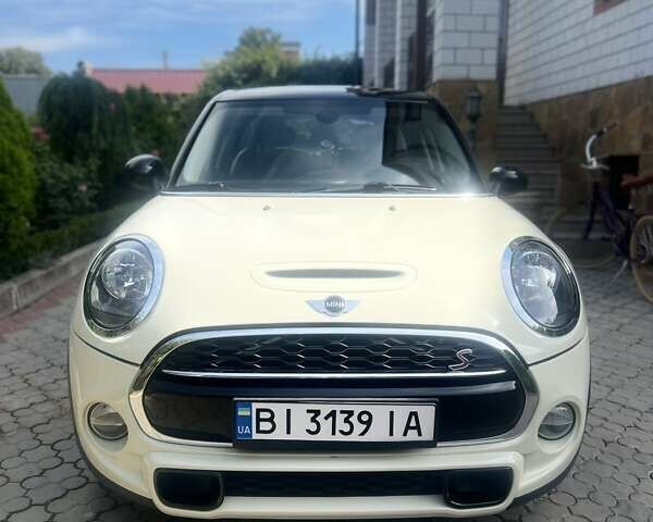 Білий Міні Cooper, об'ємом двигуна 2 л та пробігом 109 тис. км за 15000 $, фото 3 на Automoto.ua