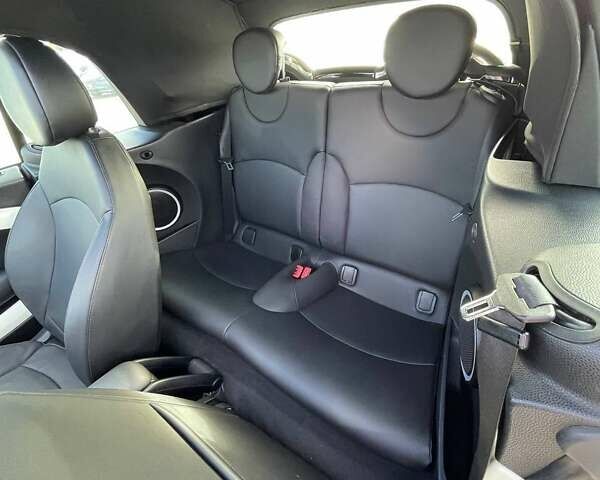 Мини Купер 2015 в Львове на Automoto.ua Белый Мини Купер, объемом двигателя 1.6 л и пробегом 25 тыс. км за 12300 $, фото 11 на Automoto.ua