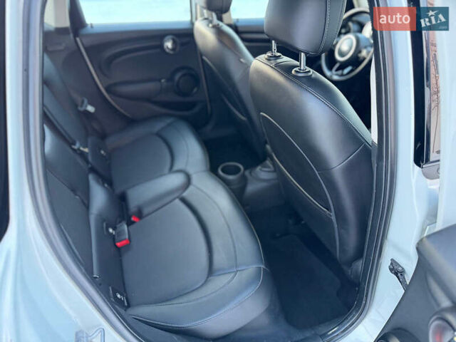 Белый Мини Купер, объемом двигателя 1.5 л и пробегом 206 тыс. км за 11900 $, фото 16 на Automoto.ua